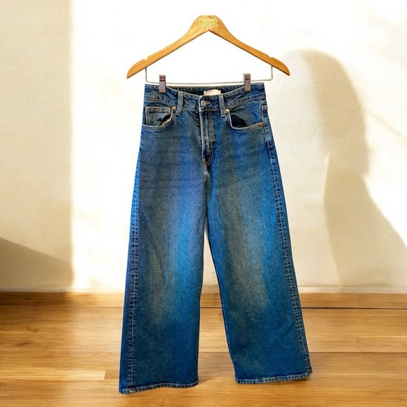 H&M Denim - H&M High Rise Wide Leg Medium Wash 5 Pocket Blue Jeans, Womens size 4, 26x25